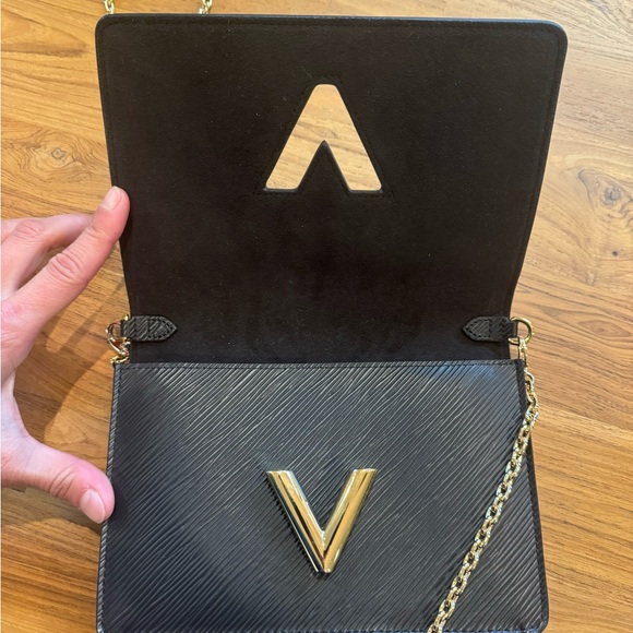 Louis Vuitton Twist Chain Epi Leather Black - Never Used - Picture 4 of 8